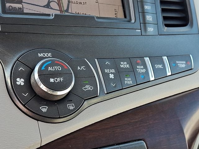 2012 Toyota Sienna Base 7 Passenger