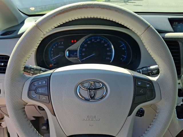 2012 Toyota Sienna Base 7 Passenger