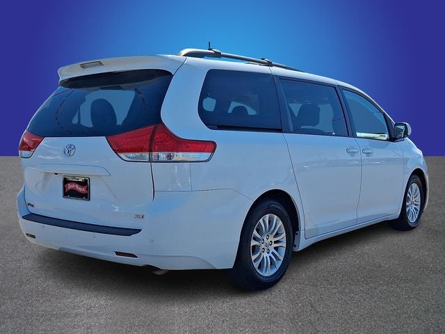 2012 Toyota Sienna Base 7 Passenger