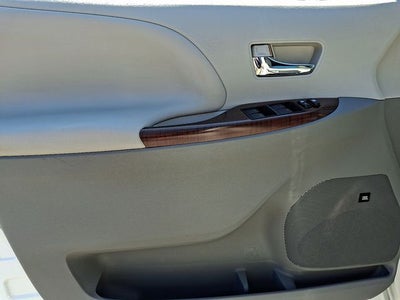 2012 Toyota Sienna Base 7 Passenger