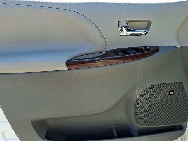 2012 Toyota Sienna Base 7 Passenger