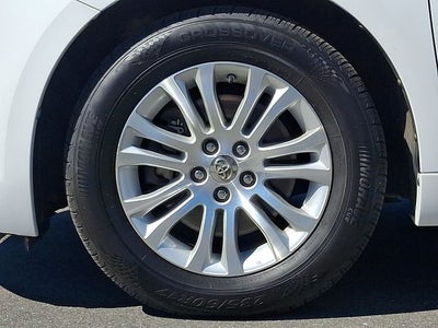 2012 Toyota Sienna Base 7 Passenger