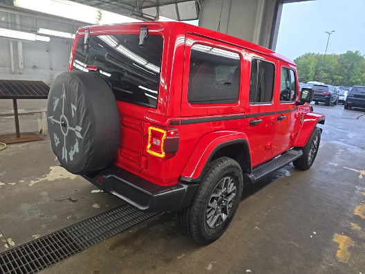 2025 Jeep Wrangler 4-Door Sahara 4x4