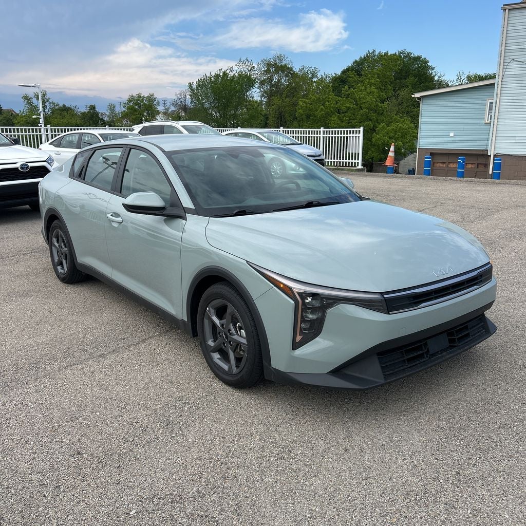2025 Kia K4 LXS