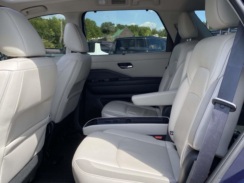 2023 Nissan Pathfinder SL
