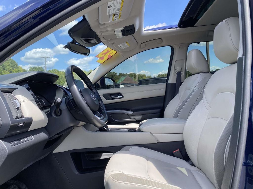 2023 Nissan Pathfinder SL