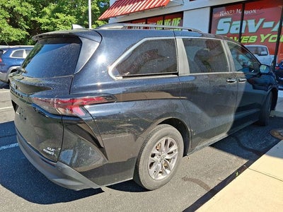 2024 Toyota Sienna XLE 8 Passenger