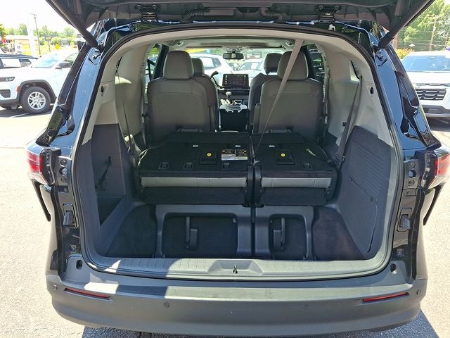 2024 Toyota Sienna XLE 8 Passenger