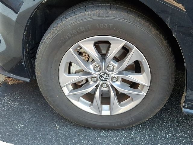 2024 Toyota Sienna XLE 8 Passenger