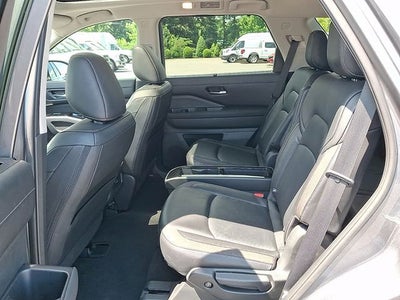 2023 Nissan Pathfinder SL