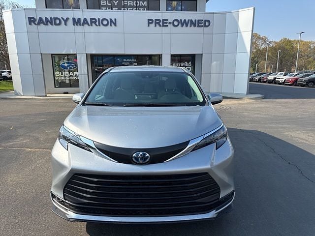 2025 Toyota Sienna LE 8 Passenger