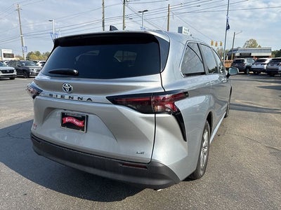 2025 Toyota Sienna LE 8 Passenger