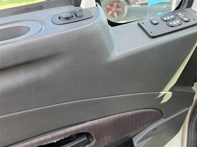 2018 International 4300 26FT BOX