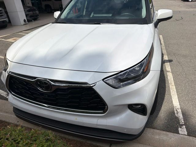 2022 Toyota Highlander Platinum