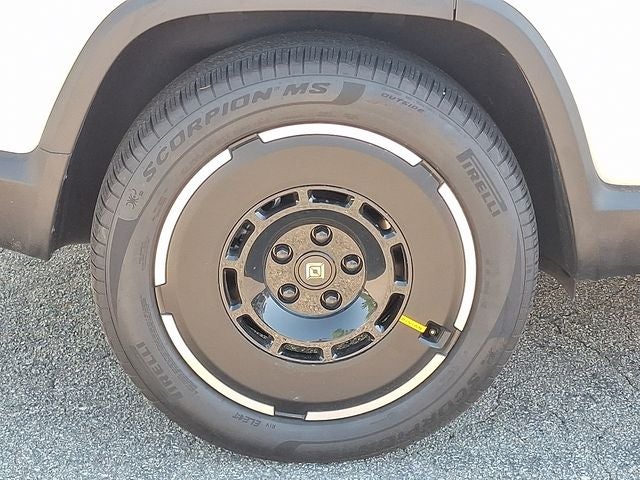 2025 Rivian R1S Adventure