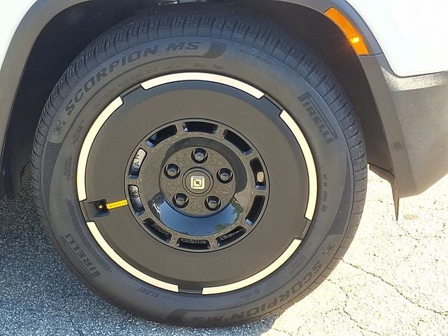 2025 Rivian R1S Adventure