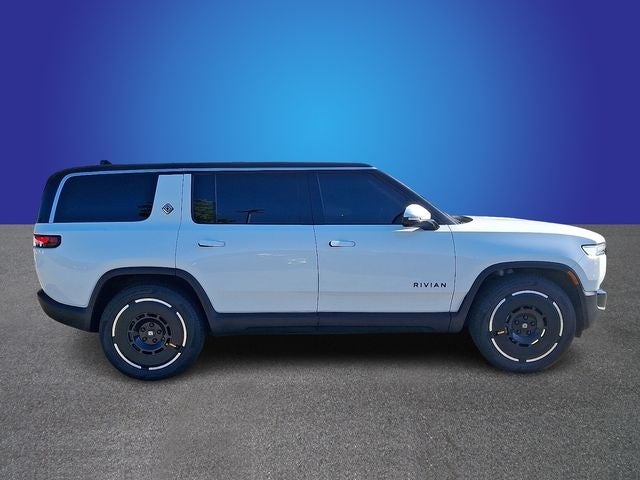 2025 Rivian R1S Adventure
