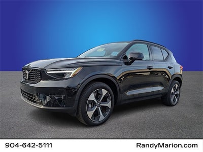 2023 Volvo XC40 B5 Plus Dark Theme