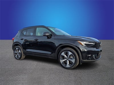2023 Volvo XC40 B5 Plus Dark Theme