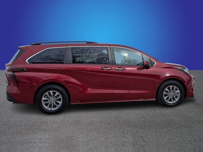 2023 Toyota Sienna XLE