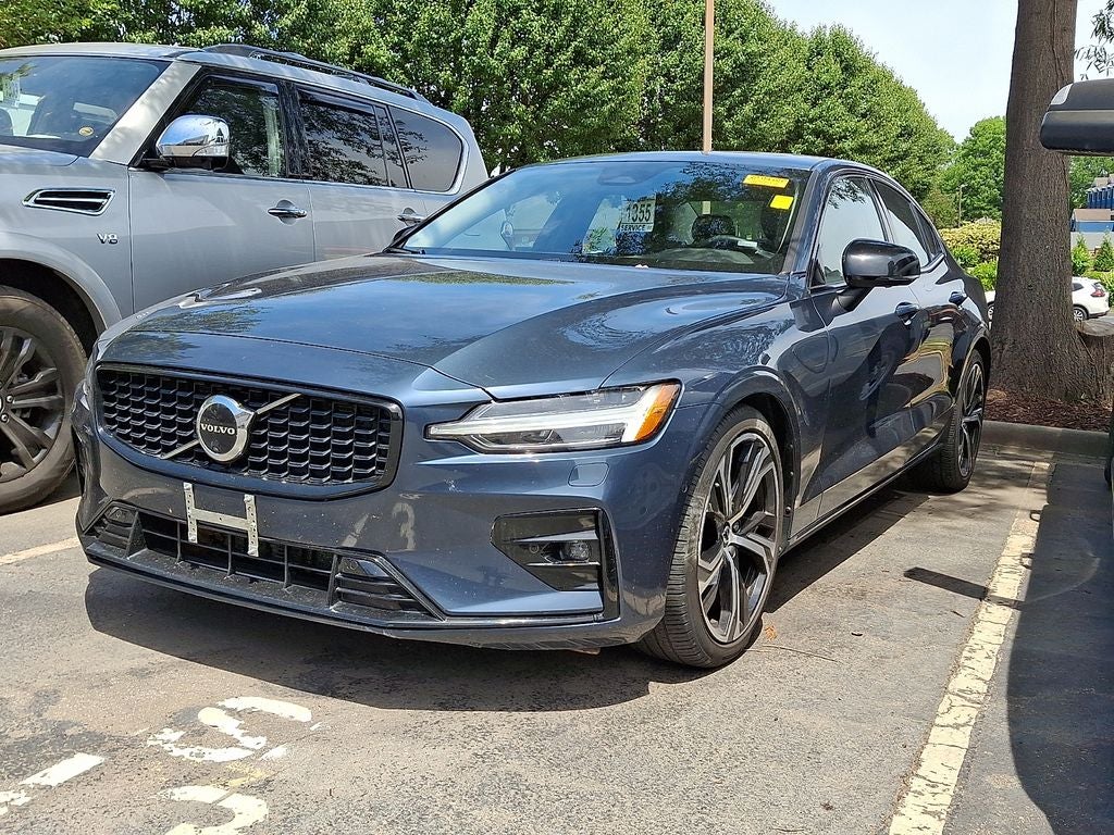 2024 Volvo S60 B5 Plus Dark Theme