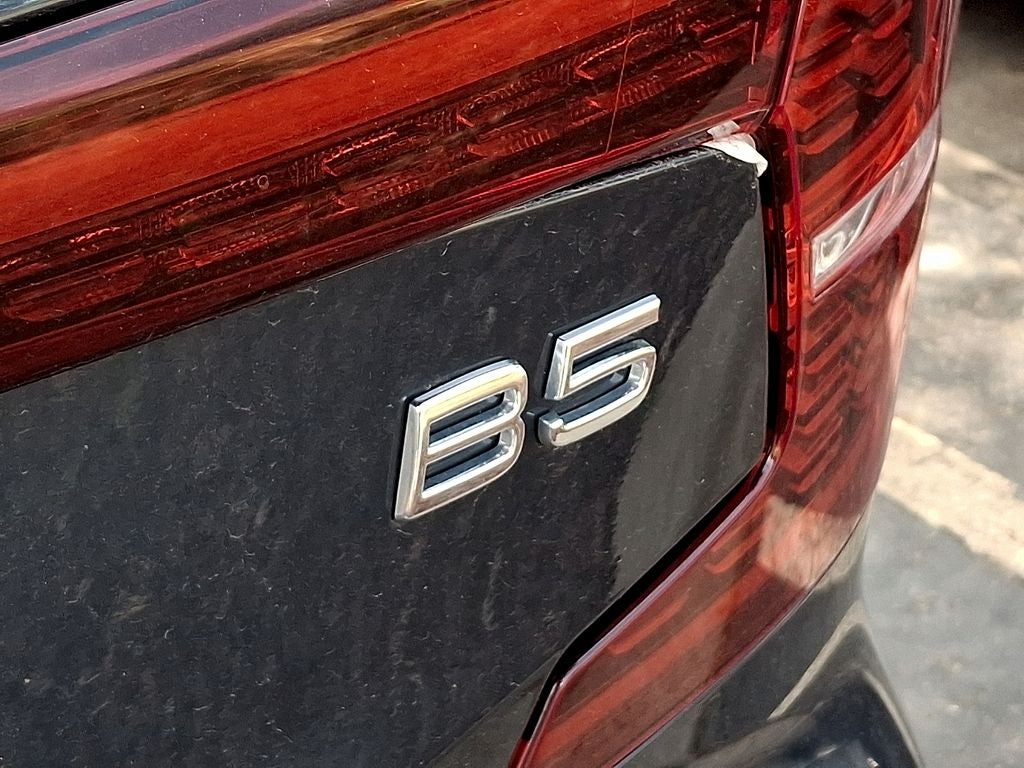 2024 Volvo S60 B5 Plus Dark Theme