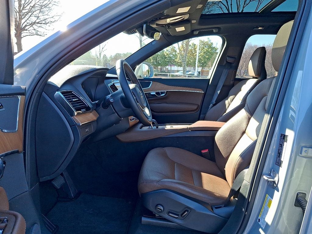 2025 Volvo XC90 B5 Plus