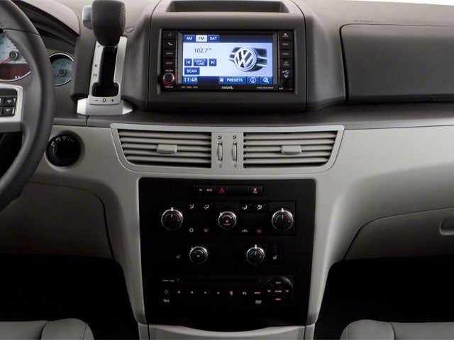 2010 Volkswagen Routan SE