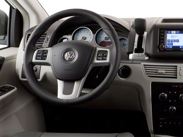 2010 Volkswagen Routan SE